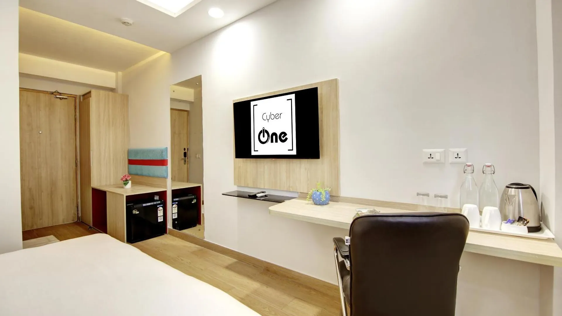 ***  Flxho Cyber One - Hotel And Banquet- Dlf Cyber City Гургаон Индия